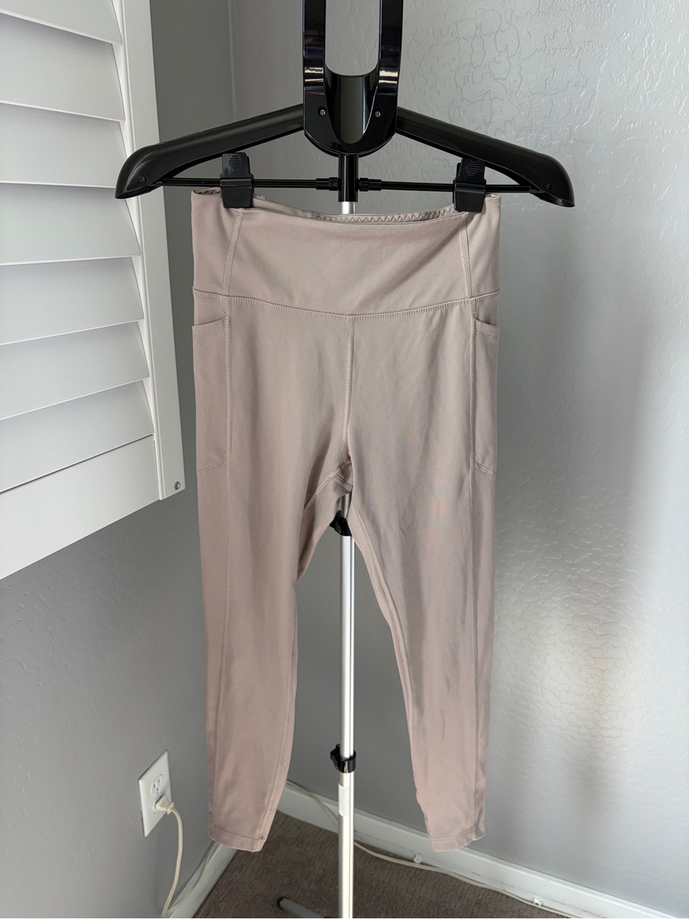 Victoria's Secret VSX Flow On Point High Rise Pocket Leggings Beige SFX Med